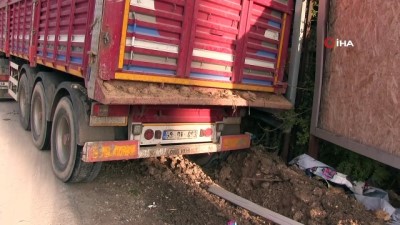  Pancar yüklü tır, cip ile çarpıştı: 2 yaralı