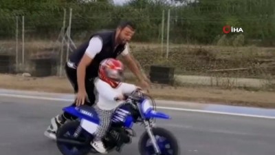 motosikletci -  Sofuoğlu’nun 1 buçuk yaşındaki oğlunun motosiklet kullandığı video beğeni kazandı Videosu