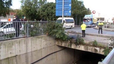  - Bağcılar’da araç dereye uçtu