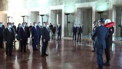 buyukelciler - Dışişleri Bakanı Çavuşoğlu ve merkezde görevli büyükelçiler Anıtkabir'de Videosu