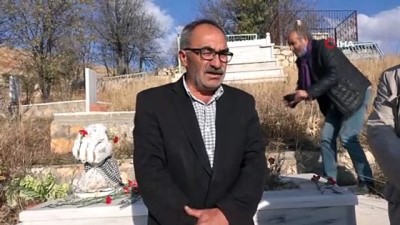 irak -  Van depreminde hayatını kaybeden Gazeteci Cem Emir, mezarı başında anıldı Videosu