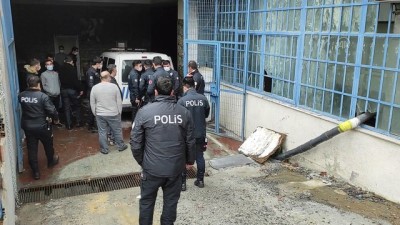 İSTANBUL - Oto hırsızlığı teşebbüsünde bulunan 3 kişiden biri yakalandı