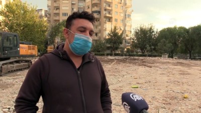 deprem ani - İZMİR - Depremde yıkılan binanın apartman görevlisi, enkaz bölgesinden ayrılmıyor Videosu