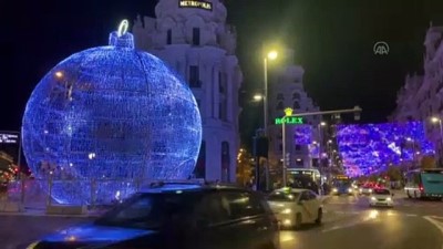 ispanya - Noel öncesi Madrid'de sokaklar ışıklandırıldı Videosu