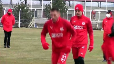 Sivasspor'da 3 isim takıma döndü