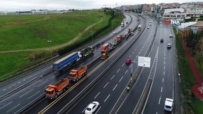 sahil yolu -  Tır metrobüs bariyerlerini biçti, faciadan dönüldü Videosu