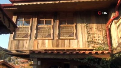 2010 yili -  800 yıllık tarihiyle turistlerin ilgi odağı olan 'düğmeli evler' restore edilerek turizme kazandırılıyor Videosu