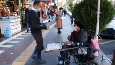 tekerlekli sandalye -  Görenlerin yüreğini, engelli gencin ayağını ısıttı Videosu