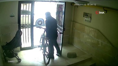 bisiklet hirsizi -  Güpegündüz bisiklet çalan şahıs kamerada Videosu
