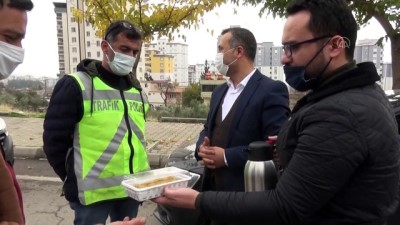 KAHRAMANMARAŞ - Polislere tatlı ve çay ikramı