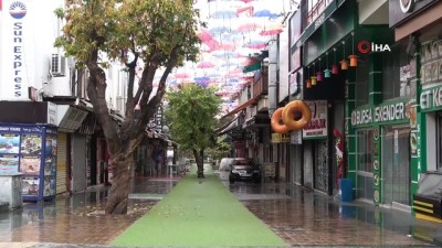  Kısıtlama yağışlı havayla birleşince Antalya sessizliğe büründü