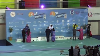 MERSİN - Milli sporcu Ferhat Arıcan, paralel bar aletinde altın madalya kazandı - Ödül töreni