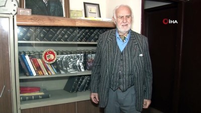 hukuk fakultesi -  83 yaşındaki Mehmet dede Hukuk Fakültesi’nde okuyor Videosu