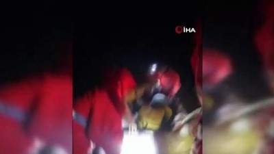 mustakil ev -  - Antalya'da 3 ev sular altında kaldı, mahsur kalanları itfaiye kurçardı Videosu