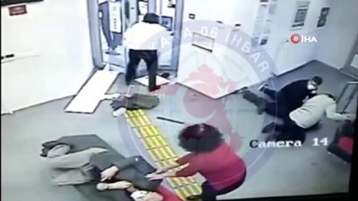 banka soyguncusu -  Başkent'te banka soygunu girişimi müşteriler tarafından engellendi, o anlar kamerada Videosu