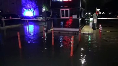 kader -  İzmir'de deniz taştı, araçlar suyun altında kaldı Videosu