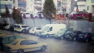 istinat duvari -  İzmir'de istinat duvarı devrildi, yaklaşık 20 araç böyle zarar gördü Videosu