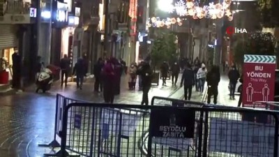 trafik yogunlugu -  Sabah 05.00’e kadar sürecek sokağa çıkma kısıtlaması başladı Videosu