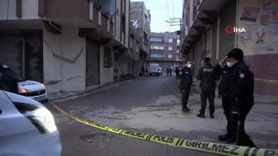 silahli kavga -  Sosyal medyadaki tartışma sokağa taştı: 1 ölü 3 yaralıbetti Videosu