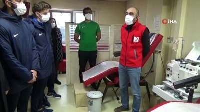 yesil sahalar - Korona virüsü atlatan Düzcesporlu futbolcular, immün plazma bağışladı Videosu