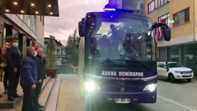 takim otobusu - Ordu Valisi Tuncay Sonel, Adana Demirspor'a maç öncesi ziyaret etti Videosu