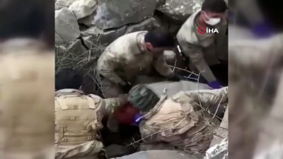 elektrik kablosu -  Çocukları tarafından boğularak öldürülen babanın cesedi mağaradan çıktı Videosu