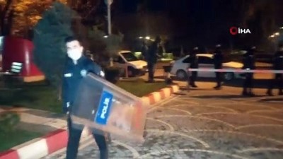 rusvet operasyonu -  Adana'da şafak vakti düzenlenen rüşvet operasyonunda Ceyhan İlçe Belediyesine baskın yapıldı Videosu
