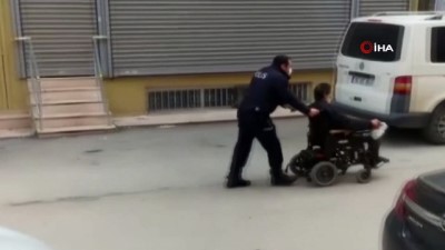 engelli vatandas -  Bursa Polisi'nden 'insanlık ölmemiş' dedirten hareket Videosu