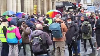 secme ve secilme hakki -  - Fransa’da Protesto İçin Toplanan Göçmenlere Sarı Yelekliler'den Destek Videosu