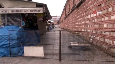 kopek -  Kısıtlamayla Eminönü Meydanı boş kaldı Videosu