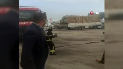 cakal -  Park halindeki minibüs alev alev yandı Videosu