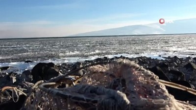 buz kutlesi -  Çıldır Gölü'nde kutupları aratmayan görüntüler Videosu