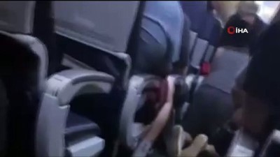 politika -  - ABD'de bir yolcu uçakta Covid-19 nedeni ile hayatını kaybetti Videosu