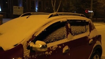  Ardahan'da akşam saatlerinde kar yağışı etkili oldu