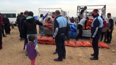 siginmacilar -  - Çadırda yaşayan sığınmacılara yardım eli uzandı Videosu