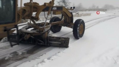  - Elazığ'da kar 90 köy yolunu ulaşıma kapattı