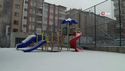  - Erzurum’da etkili olan kar yağışı kenti beyaza bürüdü
