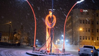 zincir takma -  Hakkari’de lapa lapa kar yağışı başladı Videosu