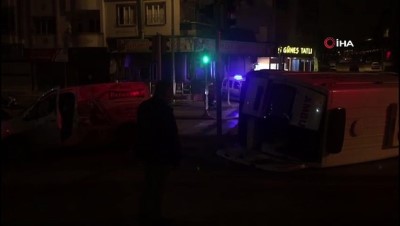 saglik gorevlisi -  Hasta almaya giden ambulans kaza yaptı: 4 yaralı Videosu