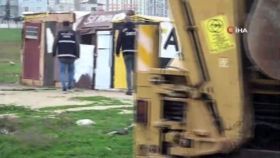 gecekondu -  Milyonluk arazideki gecekondu kümesler toma ve çevik kuvvet eşliğinde yıkıldı Videosu