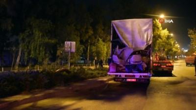 direksiyon -  İzmir'de kontrolden çıkan kamyon yan yattı: 1 ağır yaralı Videosu