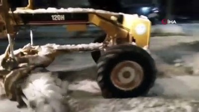  Çaldıran Belediyesi geceli gündüzlü kar kar mesaisinde