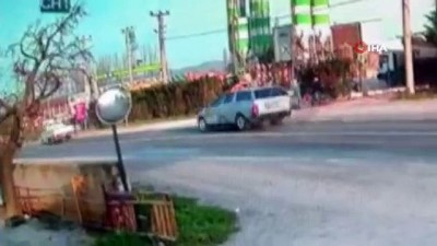 aktuel -  Otomobilin çarptığı motosiklet sürücüsü böyle uçtu Videosu