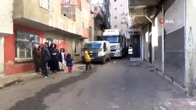 isaf -  8 katlı binanın sakinleri diken üstünde: Geceyi sokakta geçirdiler Videosu