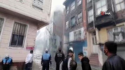 cati kati -  Fatih'te korkutan yangın Videosu