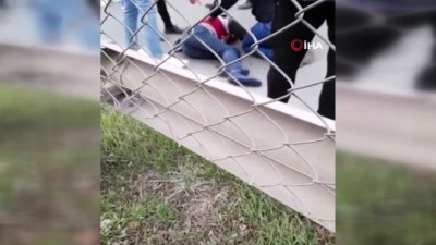 saglik gorevlisi -  Karşıdan karşıya geçmeye çalışan gence otomobil çarptı Videosu