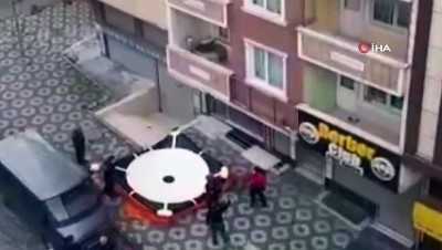 saglik ekibi -  Sinir krizi geçirince intihar etmek istedi, polis dakikalarca ikna etmeye çalıştı Videosu