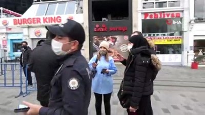  Taksim’de kadın turist gazeteciye saldırdı...O anlar kamerada