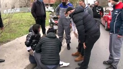 kaygan zemin -  Ataşehir'de kaza yapan motosikletli kadının yardımına gazeteci yetişti Videosu