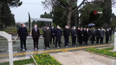  Mehmet Akif Ersoy mezarı başında dualarla anıldı